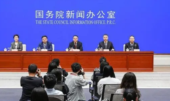 我国基本养老保险覆盖近11亿人，医保参保人数超过13亿